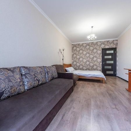 Flatrent Drahomanova 2A Kyiv Exterior foto