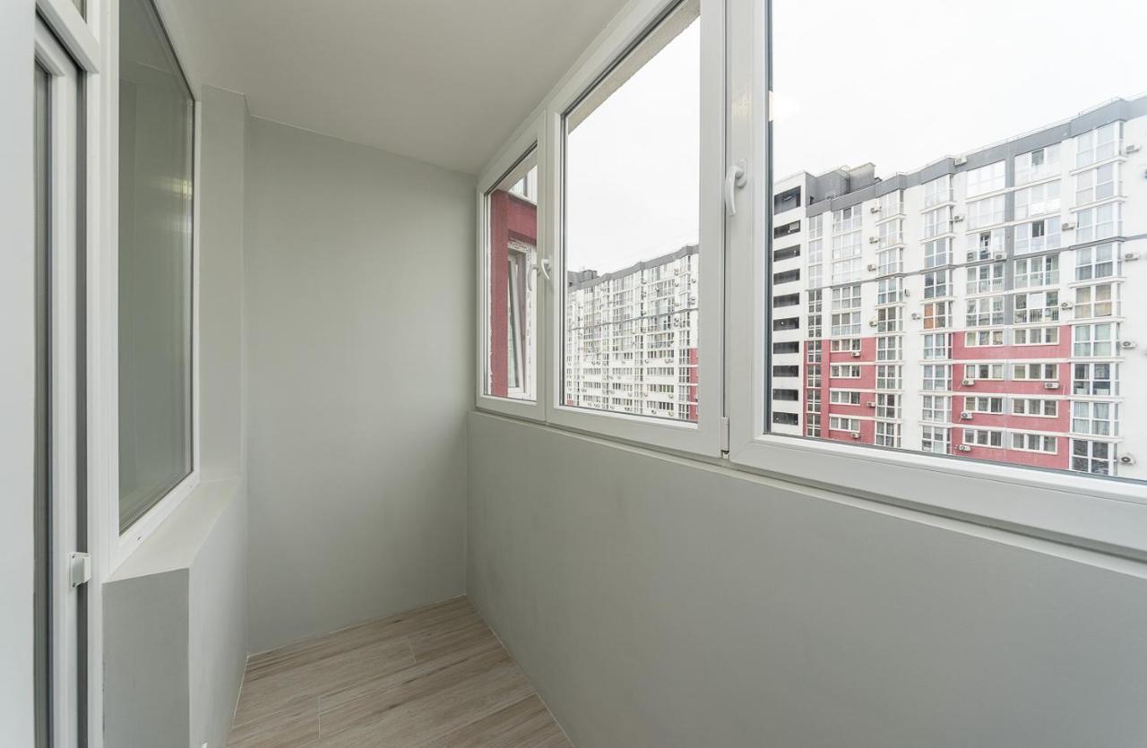 Flatrent Drahomanova 2A Kyiv Exterior foto