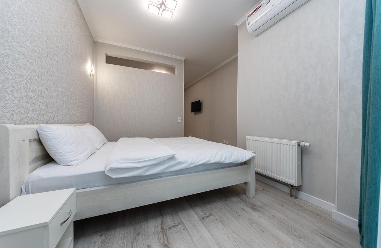Flatrent Drahomanova 2A Kyiv Exterior foto