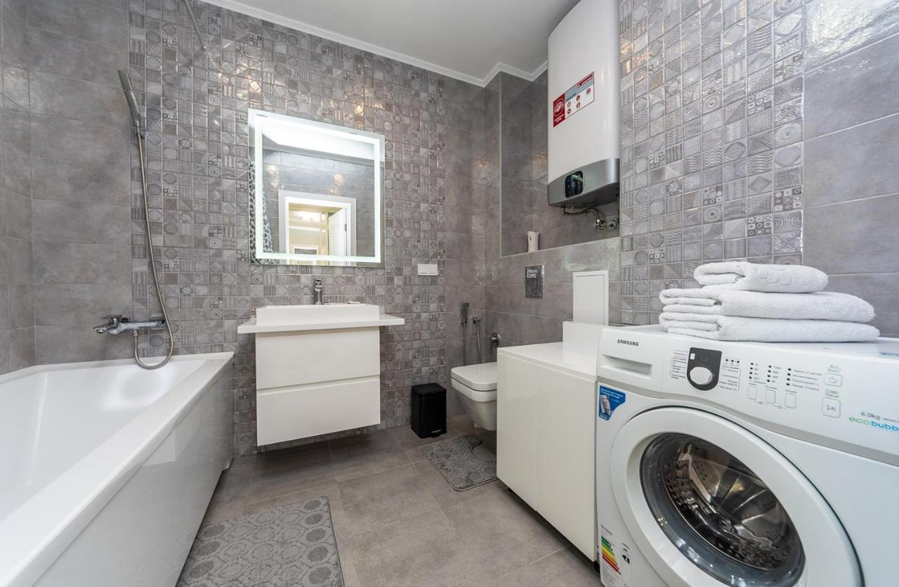Flatrent Drahomanova 2A Kyiv Exterior foto