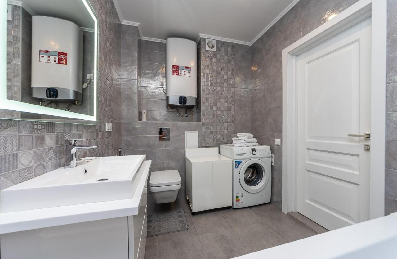 Flatrent Drahomanova 2A Kyiv Exterior foto