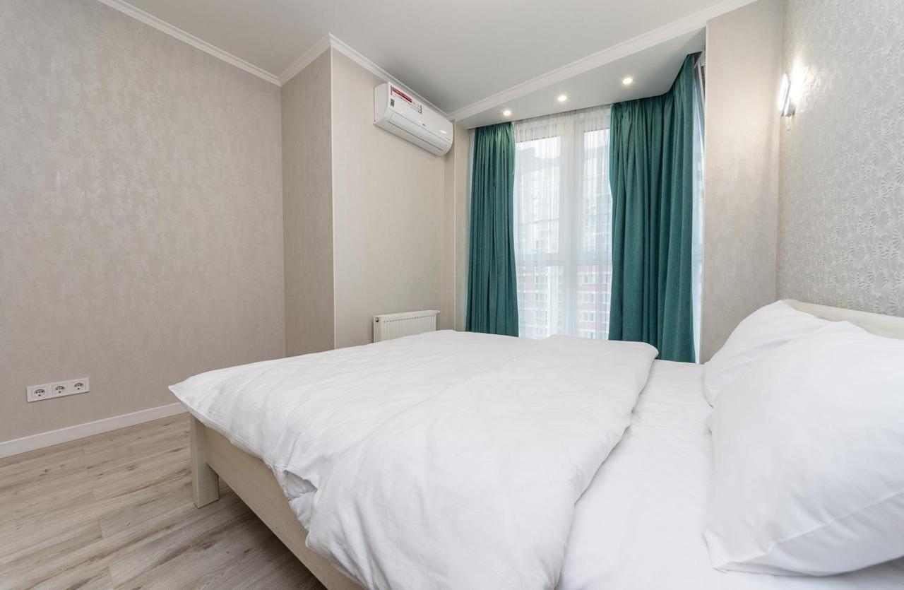 Flatrent Drahomanova 2A Kyiv Exterior foto