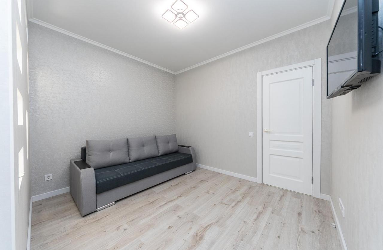 Flatrent Drahomanova 2A Kyiv Exterior foto