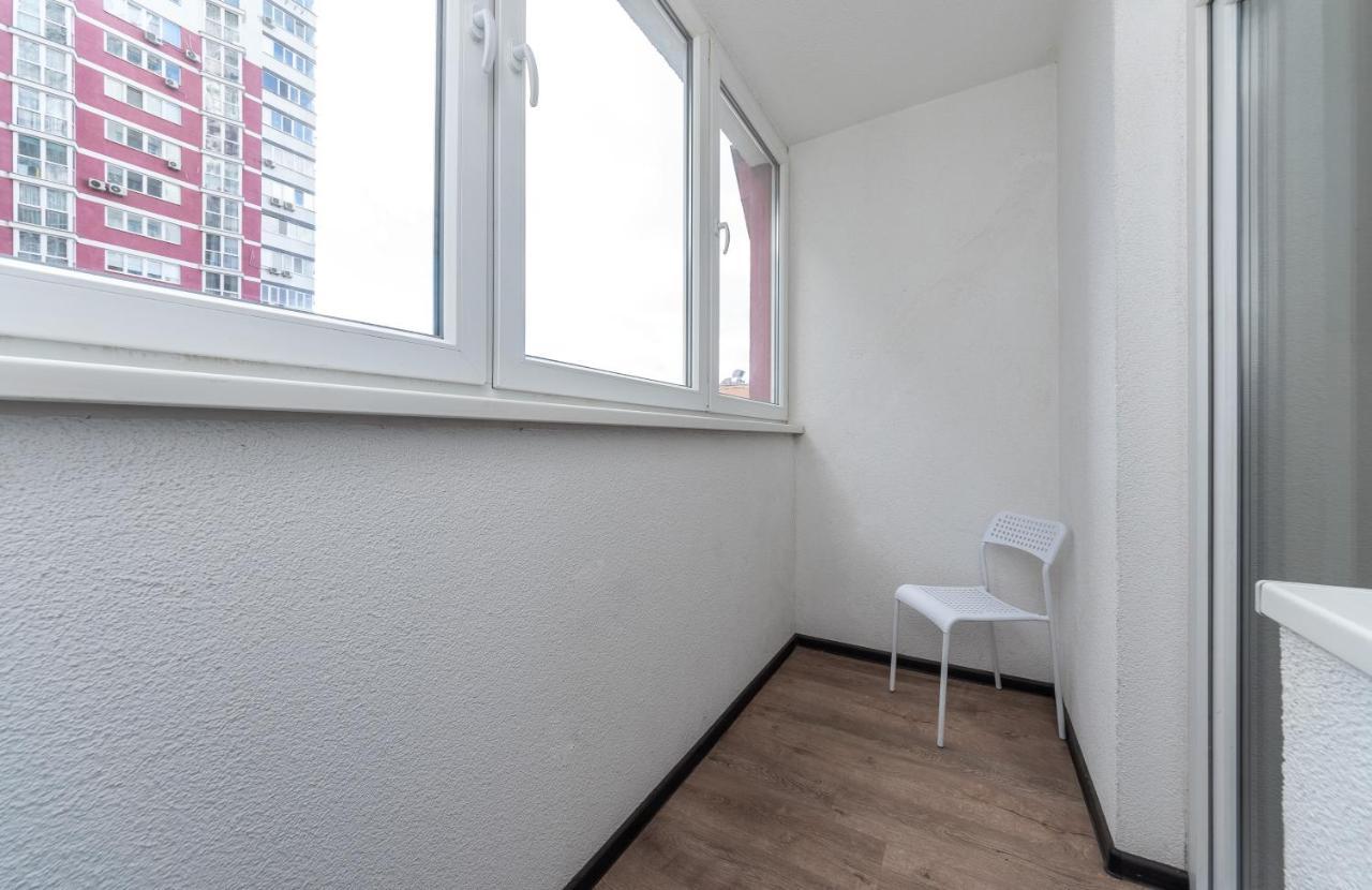 Flatrent Drahomanova 2A Kyiv Exterior foto