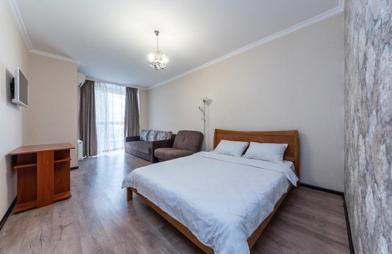 Flatrent Drahomanova 2A Kyiv Exterior foto