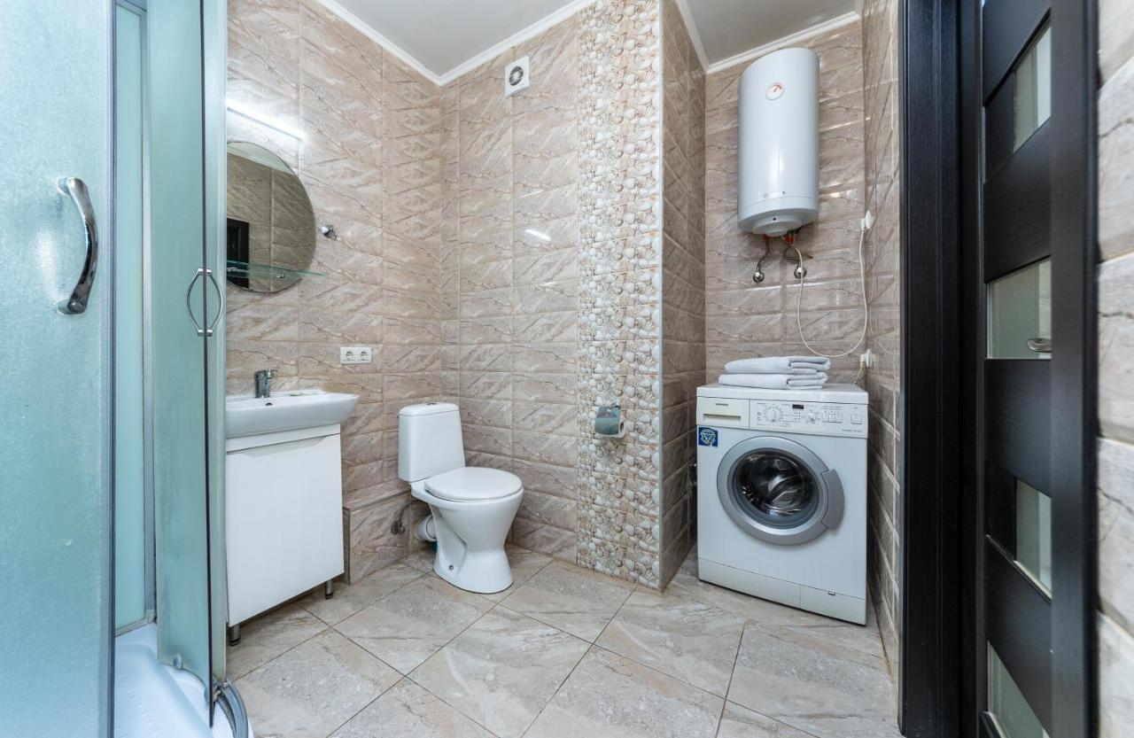 Flatrent Drahomanova 2A Kyiv Exterior foto