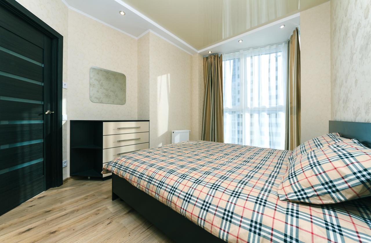 Flatrent Drahomanova 2A Kyiv Exterior foto