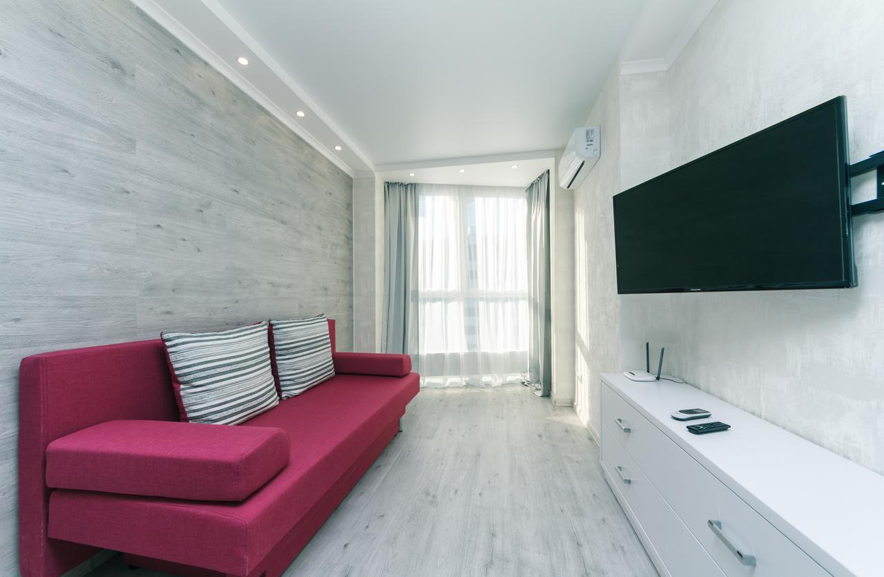 Flatrent Drahomanova 2A Kyiv Exterior foto