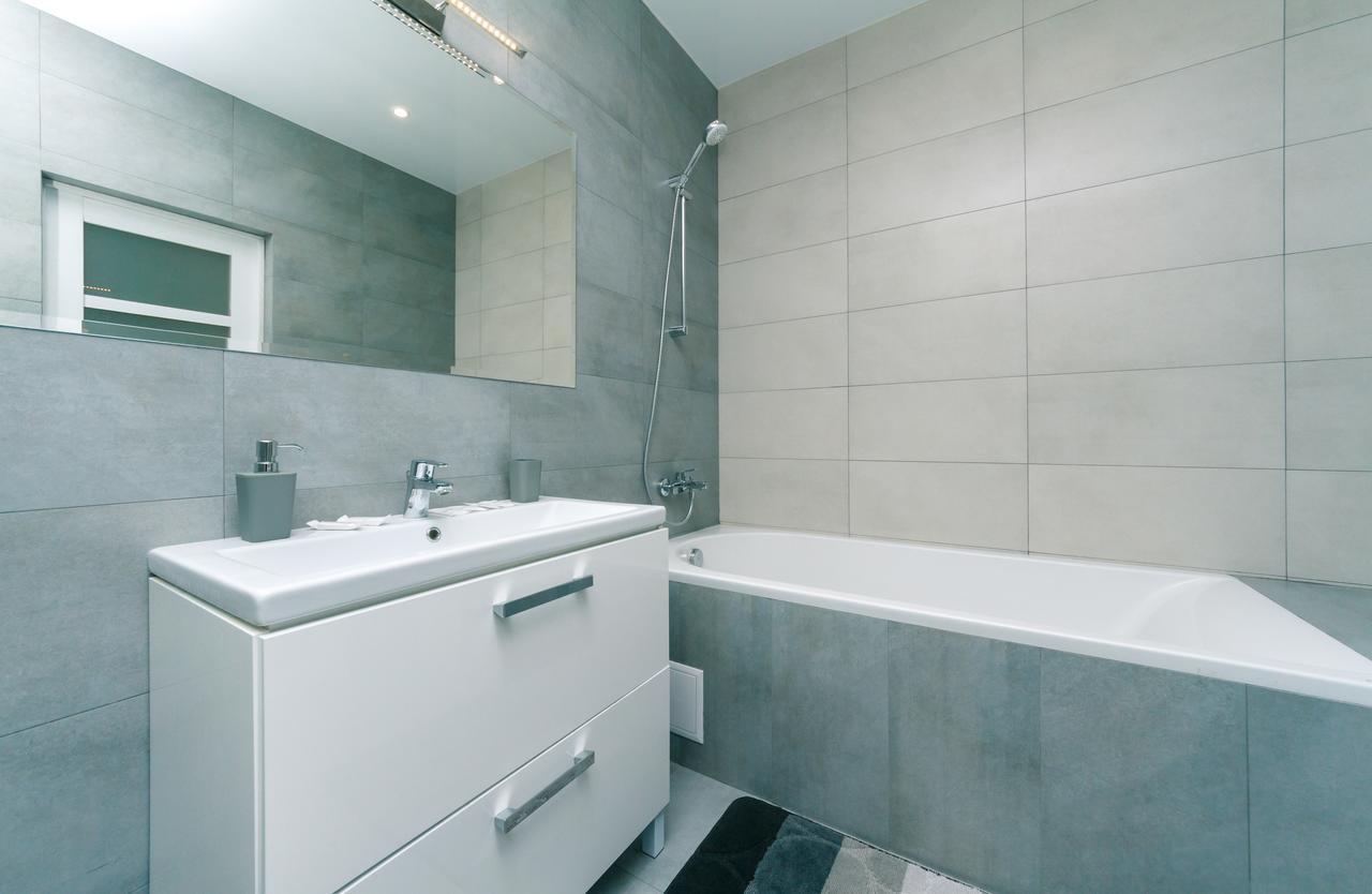 Flatrent Drahomanova 2A Kyiv Exterior foto