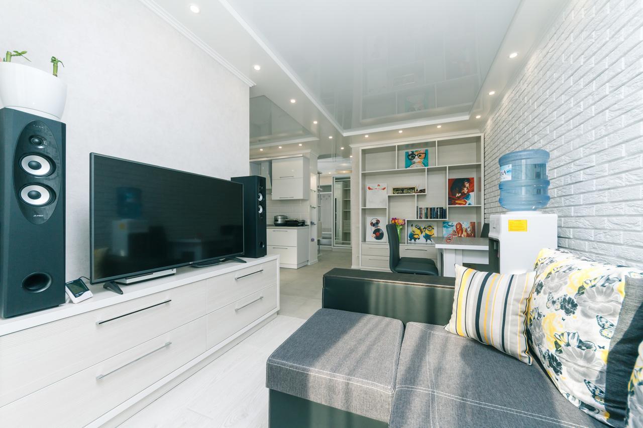 Flatrent Drahomanova 2A Kyiv Exterior foto